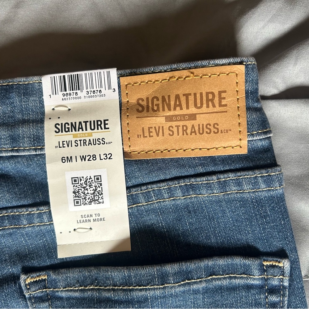 Levi Strauss Signature High Rise Blue Flare Women's Jeans - Picture 7 of 7